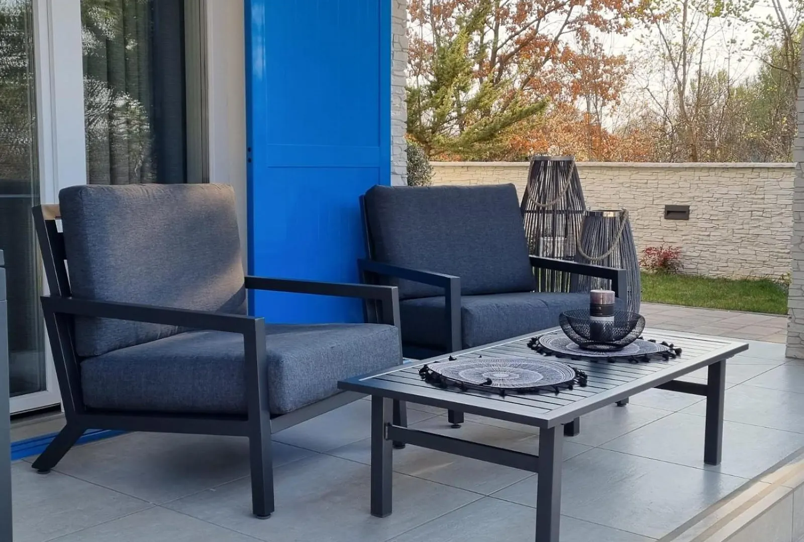 Villa Valle contacts